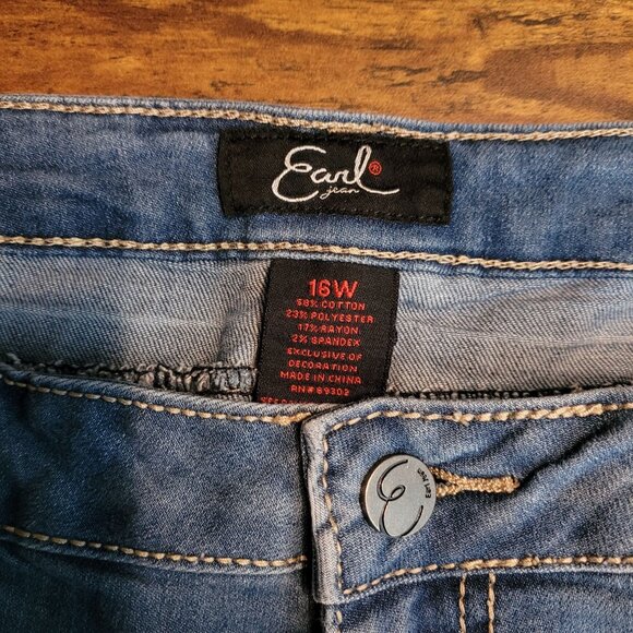 Earl Jean 16 W Mid Rise Cuffed Capri Thick Stitch Button Flap Medium Light Wash - Picture 4 of 10